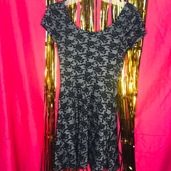 Forever 21 Dresses & Skirts - Forever 21 Black/Gray Dress